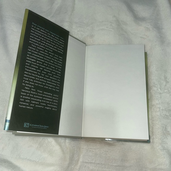 INSURGENT BOOK HARD COVER by Veronica Roth - Picture 3 of 5